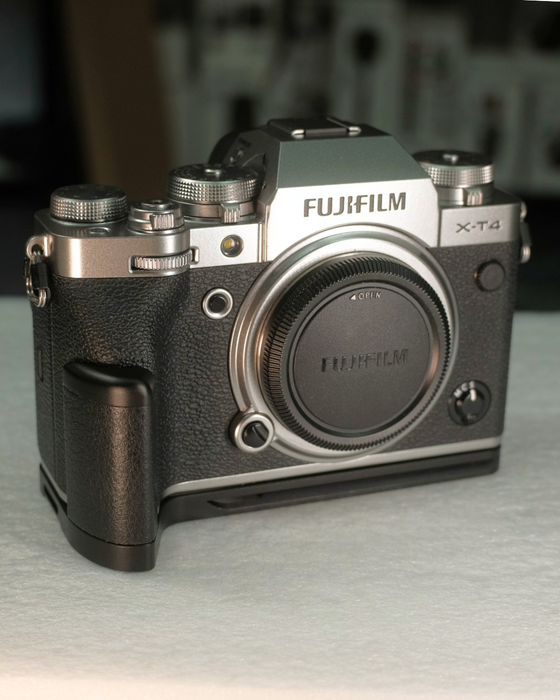 (USED) FUJIFILM X-T4 Mirrorless Camera - body only - Like New - 0DQ04628