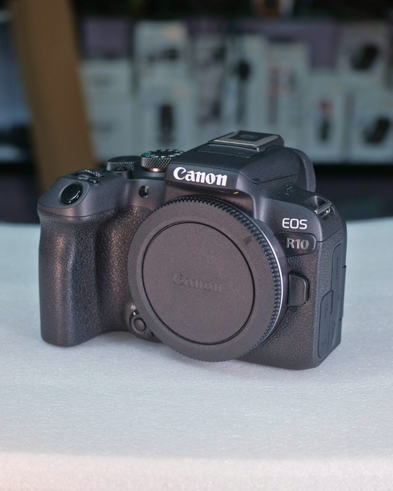 (USED) CANON R10 mirrorless camera - body only - Like New - 098032004054