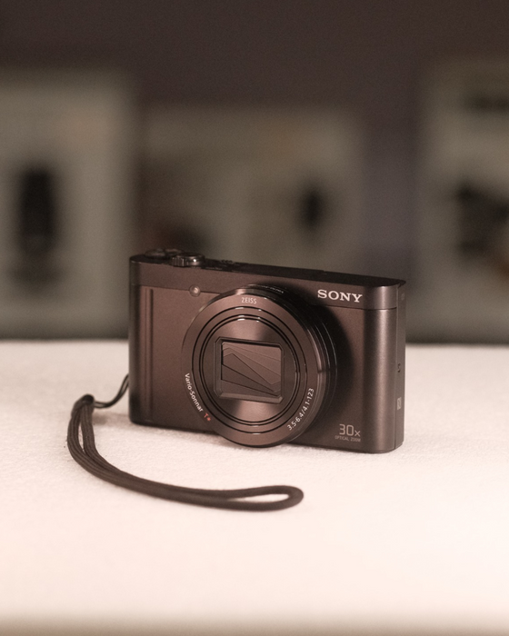 (USED) SONY WX500 Compact Digital Camera w/ 30x optical zoom - Like New - 0220679