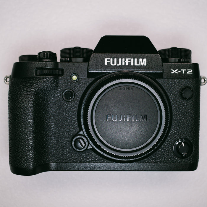 (USED) FUJIFILM X-T2 mirrorless camera w/ VPB-XT2 Vertical Grip - Like New - 64M64570
