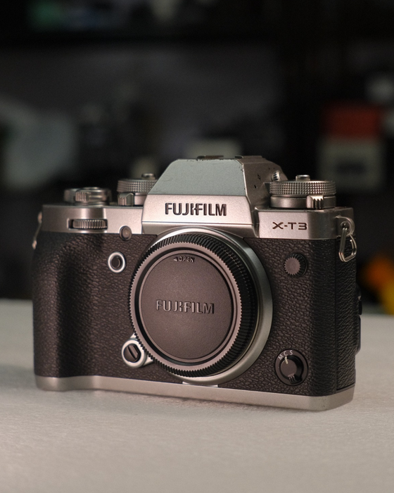 (USED) FUJIFILM X-T3 Mirrorless Camera - body only (Silver) - Like New - 9CQ11197