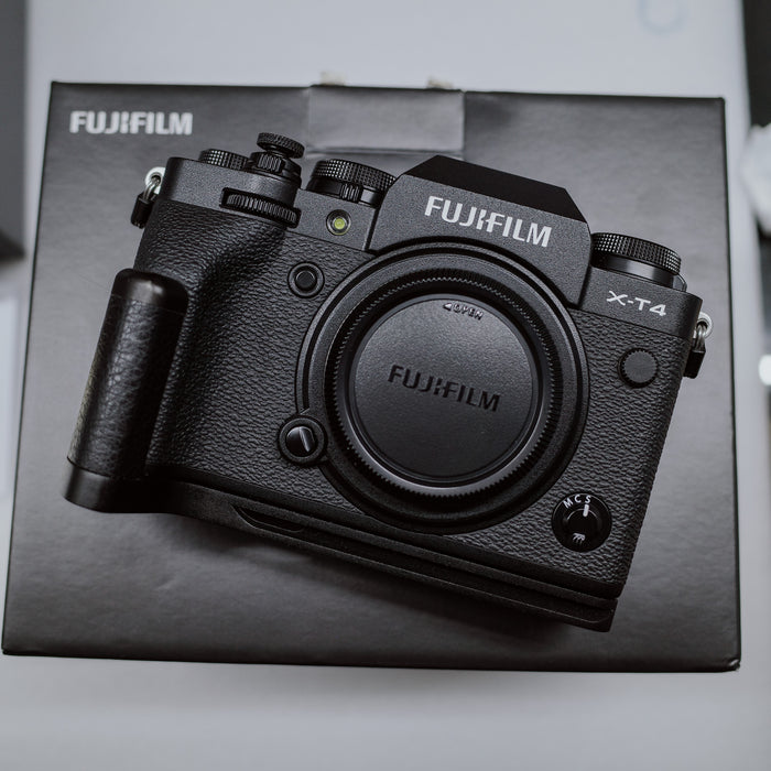 (USED) FUJIFILM X-T4 Mirrorless Camera - Body only - Like New - 1DQ01149