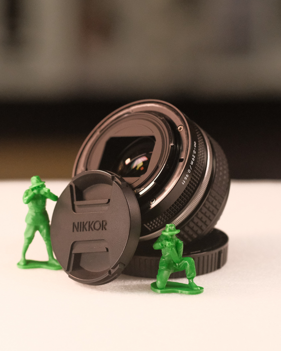 (USED) NIKON ZF Mirrorless Camera w/ 40mm F2 SE Pancake Kit Lens - Like New - 7607993 & 30043487