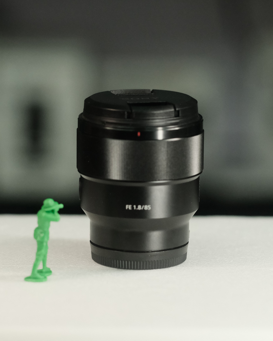 (USED) SONY FE 85mm f/1.8 Lens - Like New - 3129452