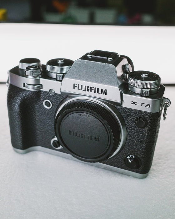 (USED) FUJIFILM X-T3 Mirrorless Camera (Silver) - Like New - 8CQ12433